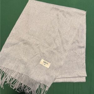HALARA Light Gray Fringe Scarf